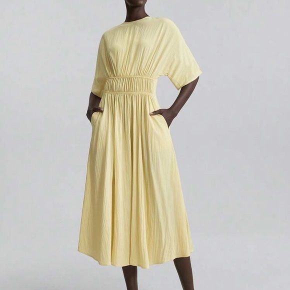 Dresses & Skirts - Elegant Yellow Midi Dress